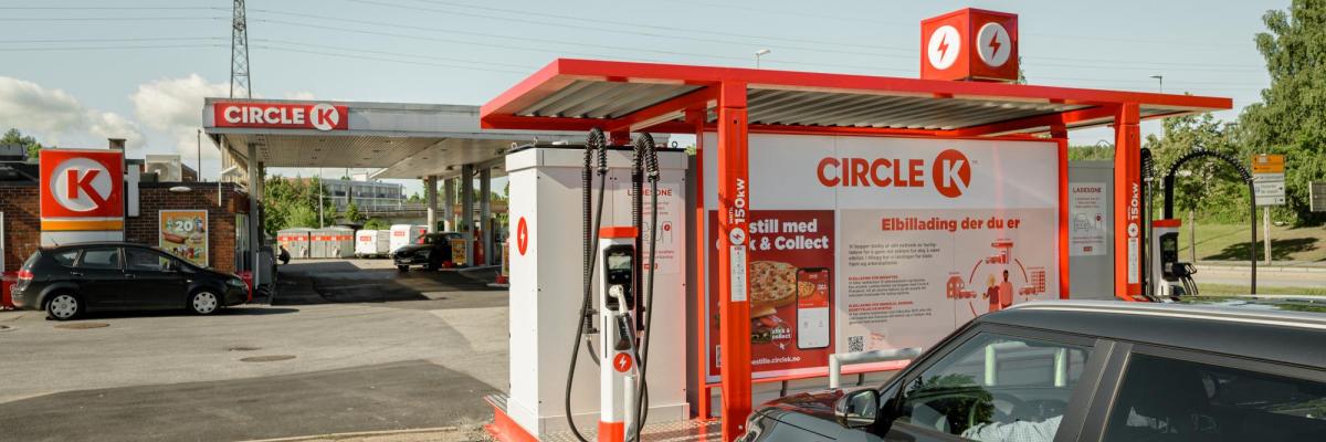 Portable car charging container