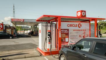 Portable car charging container