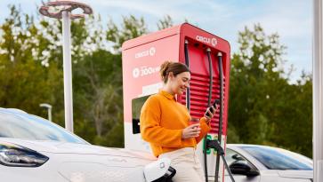 Woman using autocharge to charge ev